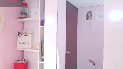 Snapshot of jenner_mills chatting on 06.21.26 Jenner online show from 06.21.26