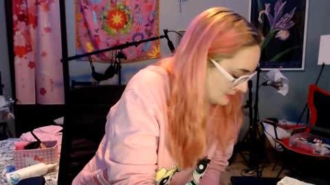 Jennifer Gwen online show from 03.05.25