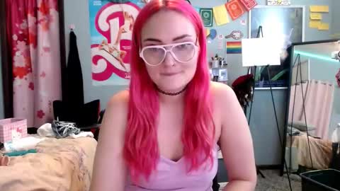 Snapshot of jennifergwen chatting on 11.07.25 Jennifer Gwen online show from 11.07.25