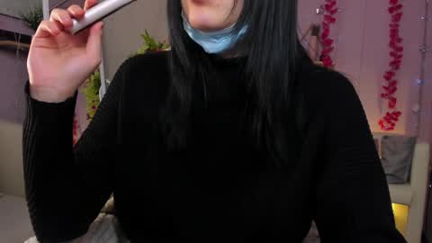 Snapshot of jennimurr chatting on 12.19.25 Jenni online show from 12.19.25