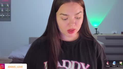 Snapshot of jennisxcharming chatting on 10.06.25 Mila online show from 10.06.25