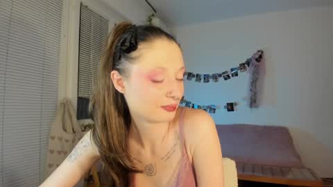 Jennifer Jenny Darling   online show from 01.18.25