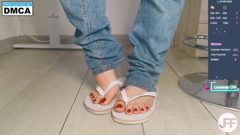 Snapshot of jenny_fighterfeet chatting on 10.21.25 Jenny online show from 10.21.25