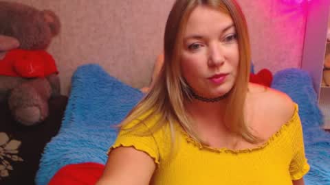 Snapshot of jenny_oliviawow chatting on 09.24.25  All the most interesting in private.  my room for my smile  online show from 09.24.25