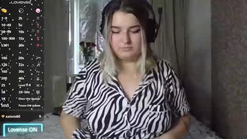 Snapshot of jenny_smitx chatting on 10.20.25 jenny_smitx online show from 10.20.25