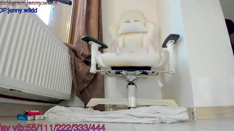 infamous blondiechloe.             Jennyjennywildd online show from 02.20.25