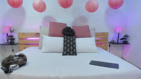 Angela online show from 09.18.25