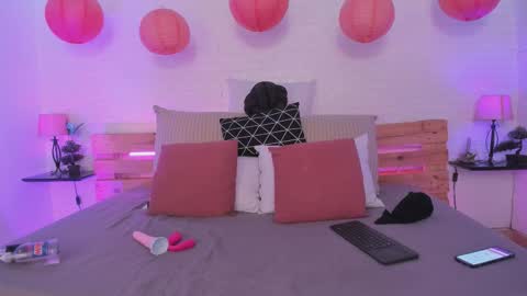 Angela online show from 09.30.25