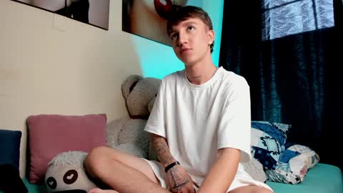 Snapshot of jeremy_salvatore_ chatting on 12.23.24 jero independent model online show from 12.23.24