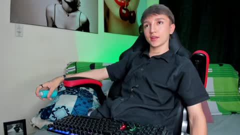 Snapshot of jeremy_salvatore_ chatting on 01.20.25 jero independent model online show from 01.20.25