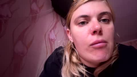 Snapshot of jeslynomert chatting on 10.11.25 JeslyNomert online show from 10.11.25