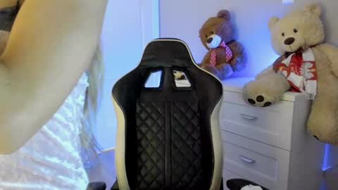 jess1ca_rabb1t online show from 01.25.25