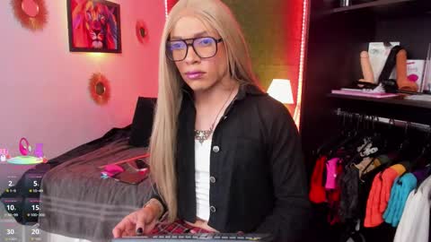 Snapshot of jess69jones chatting on 10.10.25 Jess online show from 10.10.25