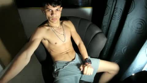 Snapshot of jesshot_bigcock chatting on 06.19.26 jesshot_bigcock online show from 06.19.26