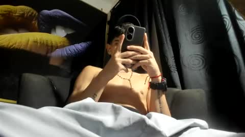 Snapshot of jesshot_bigcock chatting on 06.21.26 jesshot_bigcock online show from 06.21.26