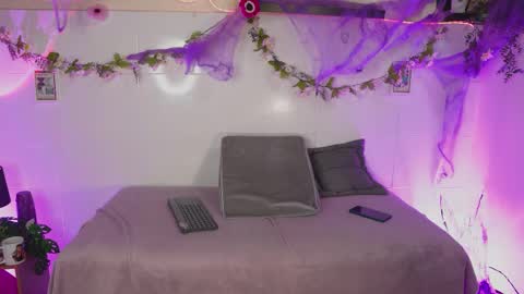 Snapshot of jessi_alex chatting on 10.13.25 Jessi Alex online show from 10.13.25