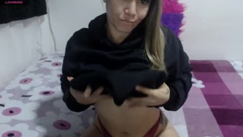 Snapshot of jessi_robertss chatting on 02.13.25 jessica online show from 02.13.25