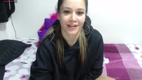 Snapshot of jessi_robertss chatting on 02.14.25 jessica online show from 02.14.25