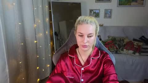 Snapshot of jessica_hanson chatting on 12.11.24 Jessy online show from 12.11.24