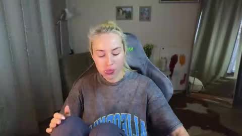 Snapshot of jessica_hanson chatting on 02.14.25 Jessy online show from 02.14.25