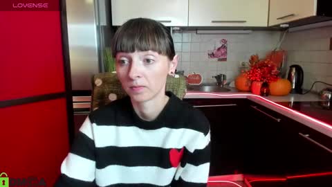 Snapshot of jessicaforris chatting on 10.22.25 jessicaforris online show from 10.22.25