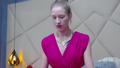 Snapshot of jessicagibson chatting on 01.28.25 Jessica online show from 01.28.25