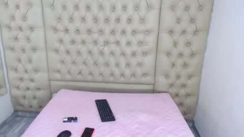 Snapshot of jessicahott01 chatting on 10.10.25 Jessica online show from 10.10.25