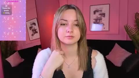 Snapshot of jessie_cuti chatting on 10.22.25 Jessie online show from 10.22.25