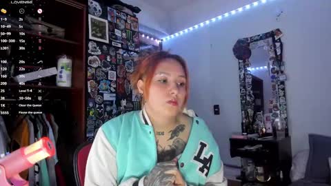 Snapshot of jessie_williams_01 chatting on 12.12.24 Your Sweet Angel online show from 12.12.24
