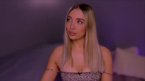 jessiellle online show from 10.14.25