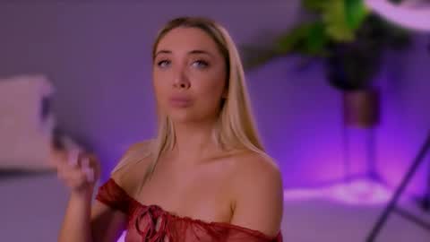 jessiellle online show from 10.18.25