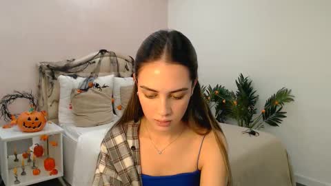 Snapshot of jesskats chatting on 10.29.25 Jesskats online show from 10.29.25