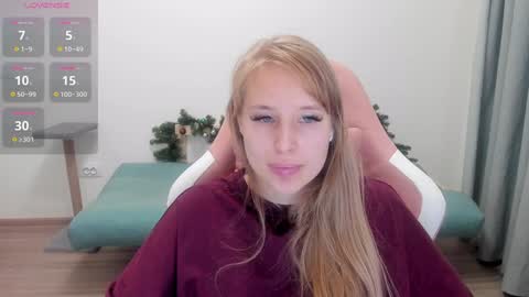 Snapshot of jessy_comely chatting on 12.28.24 Jessy online show from 12.28.24