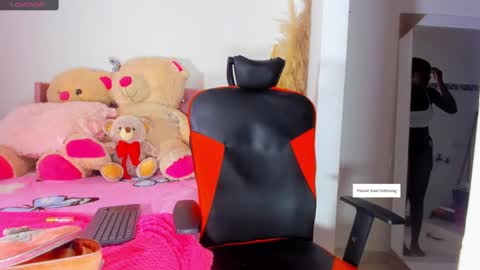 Snapshot of jessyleinner chatting on 10.04.25 Jessy online show from 10.04.25