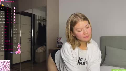 Snapshot of jettamona chatting on 09.17.25 Mona online show from 09.17.25