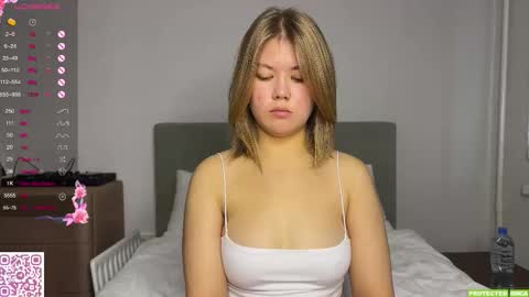 Snapshot of jettamona chatting on 10.13.25 Mona online show from 10.13.25