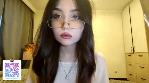 I am Gina ntmu Lets hit 10 Thumbs Up together online show from 12.21.25