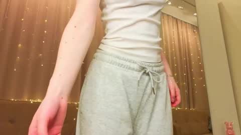 Snapshot of jewellhogan chatting on 01.17.26 Gwen online show from 01.17.26