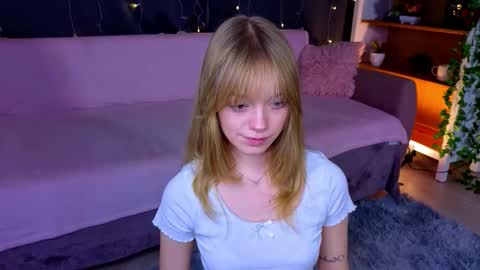 Snapshot of jewellhogan chatting on 02.04.26 Gwen online show from 02.04.26