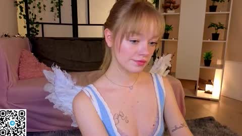 Snapshot of jewellhogan chatting on 02.13.26 Gwen online show from 02.13.26