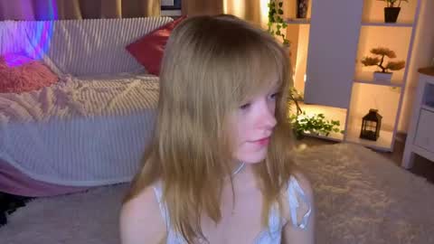 Snapshot of jewellhogan chatting on 06.05.26 Gwen online show from 06.05.26