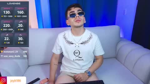 Snapshot of jey_keler chatting on 10.29.25 jey keler online show from 10.29.25