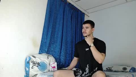 Snapshot of jeycob_happy97 chatting on 01.10.25 Juan David online show from 01.10.25