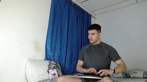 Snapshot of jeycob_happy97 chatting on 01.13.25 Juan David online show from 01.13.25