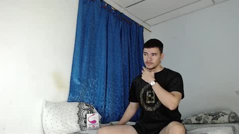 Snapshot of jeycob_happy97 chatting on 01.18.25 Juan David online show from 01.18.25