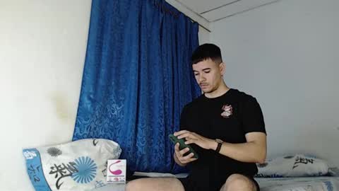 Snapshot of jeycob_happy97 chatting on 01.25.25 Juan David online show from 01.25.25