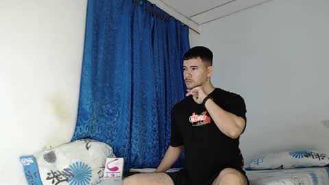 Snapshot of jeycob_happy97 chatting on 01.26.25 Juan David online show from 01.26.25