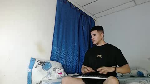 Snapshot of jeycob_happy97 chatting on 02.13.25 Juan David online show from 02.13.25