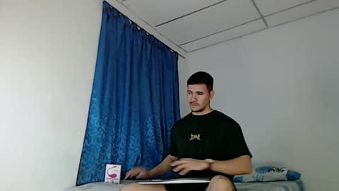 Snapshot of jeycob_happy97 chatting on 02.20.25 Juan David online show from 02.20.25