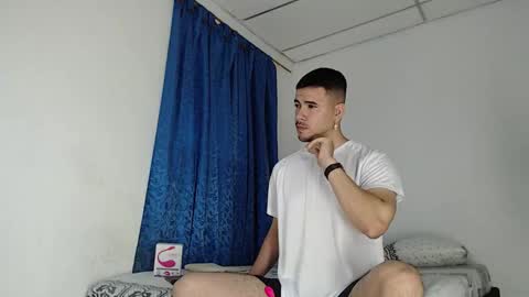 Snapshot of jeycob_happy97 chatting on 09.14.25 Juan David online show from 09.14.25